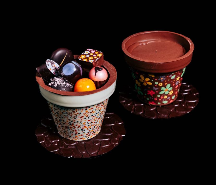 Chocolate Pot filled with Chocolates